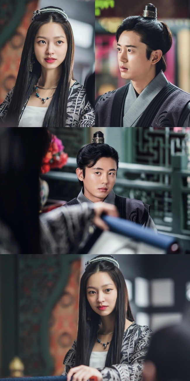 Lee Ji-hoon and Choi You-Wha meetKBS 2TV Wall Street drama The Moon Rising River (playplayed by Han Ji-hoon/directed by Yoon Sang-ho) released a still cut with Goh Kun (Lee Ji-hoon) and Choi You-Wha Boone on February 20.Haemoyong is the eldest daughter of Sonobu Haejiwol (Jung In-kyum), and is a person with the aspiration of I will play with Goguryeo.He also has a fast-paced and excellent ability to deal with Herbal, and operates the best Herbal store in Goguryeo.Therefore, the expectation of viewers is growing how the appearance of Haemoyong will affect the development of the Moon River.In the photo, Haemoyong is looking at a portrait in a pavilion. Goh Kuns eyes are full of doubts.On the other hand, the unknowing expression of the hating makes the viewer more curious, and the tight tension in the picture makes the hearts of the viewers beat.This is a picture of Goh Kun visiting Herbal store for Haemo Yong, and Goh Kun found the Herbal point that the most information was coming and going from Goguryeo to find the person in the portrait.So I wonder who the person in the portrait Goh Kun is looking for, and what kind of wave the meeting between Goh Kun and Haemo Yong will create.