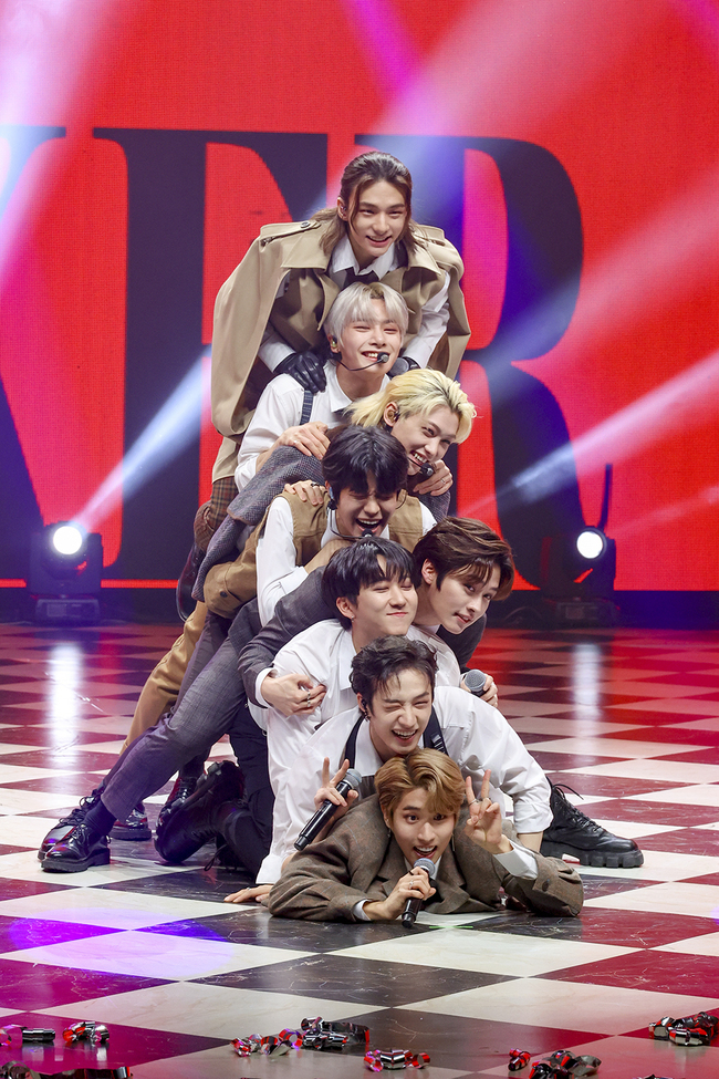 Stray Kids successfully completed their first fan meeting of their debut.Stray Kids is on February 20 at 3pm V LIVE (Love Live!!), which broadcasts the first official fan meeting Stray Kids 1ST #LoveSTAY SKZ - X (Stray Kids first #LoveStay Skids - X) live at home and abroad and communicated with many Fans.The members organized various events and made unforgettable memories with the Global STAY (Fandom Name: Stay).He dressed in eight-color 8-color Monk clothes and transformed into SKZ - X Monk Dan, releasing the quests and shining his breath.I had a precious time to build a bond by ranking the problems that Fans Voted and talking about memories of three years.At the first fan meeting, I enjoyed the audience with an interesting corner as well as a performance with powerful energy.He opened the fan meeting with the song Little Wings from his pre-debut album Mixtape (Mixtape), and prepared songs that Fan wanted to see, including Voices (Voices), TOP (Gods Top OST), Boxer (Bak Seo), You Can STAY (Yu Can Stay).In the song Get Cool (Get Cool), which is attractive in refreshment, it promoted the heat by performing part change, and it made Fans happy by releasing the stage of Pacemaker (Babyface Maker) which was recorded in the regular 1st album GOsaeng (High School).At the end of the performance, SKZOO (PFC Levski Sofia) - an animal character symbolizing Stray Kids - made a surprise appearance.The members appeared in their own character doll masks, including wolves, rabbits, pig rabbits, white weasels, quarks, chicks, puppies, and desert foxes, setting the stage for God Menu (New Menu).It boasted a charm of reversal with a cute youthfulness contrasted with a powerful Love Live!In addition, Bang Chan, Reno, Chang Bin, Hyun Jin, Han, Felix, Seung Min, and Aien gave a clunky impression through video letters: The more eight people do it together, the happier they are.I want to run more paths together in the future.I will be a team that conveys good influence. He said, I am very short of the love I receive from Fans, but I hope to enjoy it best.I am really grateful to finish it pleasantly. I will continue to try to make it better for you to listen to better music. On this day, the members said, We depend on STAY a lot and love it. I want to meet in person and show the stage.I feel sorry for you, but I think that someday you will face each other. He said, I am preparing a lot of things and I will be proud of Stray Kids.We will prepare to show you a perfect and wonderful look, so our Fans will be expecting and full of excitement. On the morning of fan meeting (20th), the My Pace (My Babyface) music video surpassed 100 million views, followed by the #1STLoveSTAY hashtag on Twitter in the afternoon, which was the top of the world wide trend.It proved its resilient popularity by setting a record for Fourth 100 Million Views in a Tongue following The God Menu, Back Door (back door), and MIROH (millow) Mube, and recently released by United States of America Forbes, The K-pop Mens Group to Be Popular in United States of America (The K - Pop Boy Bands That Could Break In America In 2021) was cited as the focus.Group Stray Kids, which debuted in March 2018, is steadily showing their own music, passion-changed stage and heart-filled content, and is loved by former World Fans.On January 1, the official SNS channel released the video Stray Kids STEP OUT 2021 (Stray Kids Step Out 2021), which contains plans and aspirations for the new year.Here, we realize fan meeting as we foreshadowed all-round performances such as the first official fan meeting, self-realism, second regular album, season song, collaboration, pop-up store, and keep our promise with Fans by releasing our own reality SKZ CODE (SKids code).