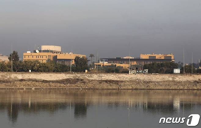 이라크 티그리스강 너머로 주미 이라크 대사관이 보인다. © AFP=뉴스1