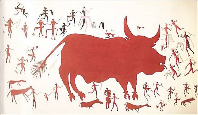 신석기인들이 ‘오로크스(멸종된 소과의 거대 포유류)’를 사냥하는 모습을 그린 벽화. 소는 사냥 대상이자 동시에 풍요를 가져다주는 일종의 신으로 숭배받고 있다. 터키 남동부 아나톨리아 차탈휘익 신석기 주거 유적지에서 발견됐다. /위키피디아