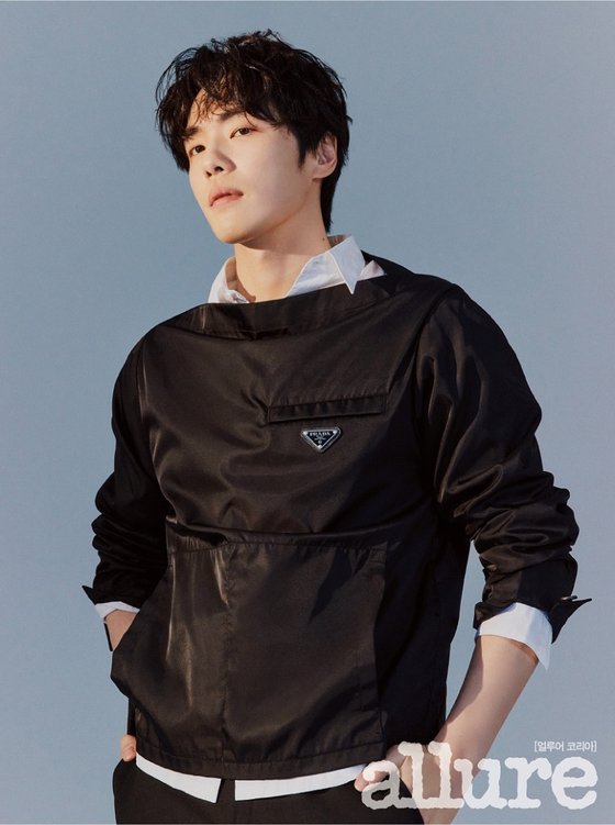 Actor Kim Jung-hyun released a picture full of refreshing and boyishness with Springs Body Chemistry through fashion lifestyle magazine Allure Korea on the 24th.In this picture, Kim Jung-hyun has a unique charm that crosses boys and young people through styling that coexists with the appearance of a boy full of refreshing beauty and the charm of a mature man.Full Metal Jacket, a fresh atmosphere that harmonizes with a clear eye, created an atmosphere that simultaneously creates boyhood and masculinity, and showed a charm of reversal by digesting blue bells and colorful patterns of Full Metal Jacket, which creates a calm and sexy atmosphere.Kim Jung-hyun, who has been well received for his delicate acting ability by showing off his artistic skills through the role of King Cheoljong of two faces in the TVN Queen Cheorin which recently ended, expressed his unusual affection for Acting through an interview with the pictorial, saying, I want to be an actor who can keep eyes on, an actor who can keep people alive and express characters well.Kim Jung-hyun said, I think I tried to concentrate and dig into the question that I was evaluated as expressing Cheoljong with conflicting feelings that should give a smile in dignity.I did not try to do any Acting, but I focused on how I can show the relationship between Cheoljong and the people around me. Kim Jung-hyun said, I did not have it in the original, but I made it because I thought it would be good if these Feelings were rehearsed.I didnt think I should be so smart, but I just thought I should do my best to explain it, he said.Kim Jung-hyun said, I want to return to a good work. I want to do a work that can give hope and courage these days.I hope to do a work that will soften peoples minds and make them happy. Kim Jung-hyuns detailed interview with the picture can be found in the March issue of Allure Korea.