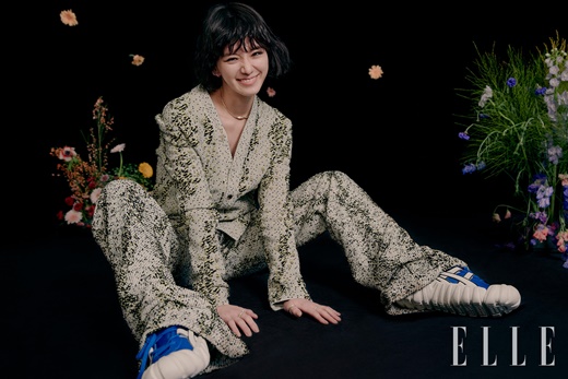 Actor Park Gyoo-yeong pictorial has been unveiled.Park Gyoo-yeong recently conducted a photo shoot with Elle.In this photo shoot, Park Gyoo-yeong digested all kinds of emotions and emanated charm.In the interview with the photo shoot, Park Gyoo-yeong cited the fact that you can have a lot of experiences as the biggest attraction of the job called Actor.There are so many things that I can learn from acting as an excuse, he said. It seems to me that the greatest attraction is that all the experiences that I encounter in each work are accumulated in me.I am grateful for being loved, and I enjoy it enough, but I accept new changes quickly, he said of the hot reaction he got from the Netflix original series Sweet Home.He then reported the news that he joined the drama Devil Judge as a metropolitan Susa University Detective Yoon Soo-hyun, saying, I played a role of Detective who pursued the secret of Devil Judge who forced me to play a strange atmosphere somewhere.I am working as an ace at Susa University and I am digesting more action acting than Sweet Home these days.The owner of candid and natural charm, Park Gyoo-yeongs pictorial and interview can be found in the March issue of Elle, Elle website, and YouTube channel.
