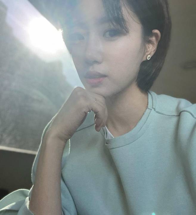 Singer and actor Ham Eun Jung showed off Live Up to Your Name Short hair beautiful looksHam Eun Jung uploaded two photos to his Instagram on February 24 with heart emojis.In the photo, Ham Eun Jung is making a new look in the vehicle; Ham Eun Jung thrilled fans with his big eyes and visuals with Short hair.The netizens who saw this responded such as Be careful of Corona 19 and I think it will dry up as I go.