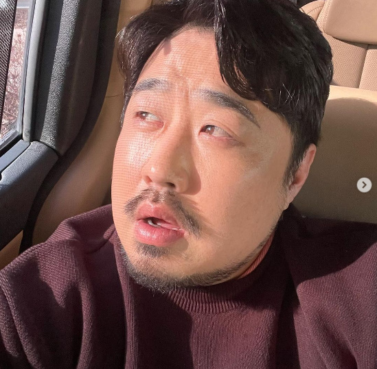 Broadcaster kang jae-jun shows the process of succeeding in diet.Kang jae-jun released his self-portrait on his SNS on the 24th with the article Exercise and shoot and I want to Exercise more.The released selfie kang jae-jun boasts a beard and a slim ball; the warm transformation of kang jae-jun shows a strange charm.Kang jae-jun has continued to experience steady exercise since he succeeded in losing 13kg.Kang jae-jun married gagwoman Lee Eunhyeong in 2018; now the two appear on JTBC entertainment I Cant Be No 1