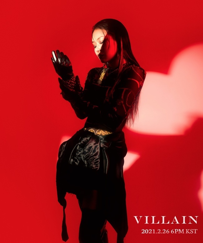 Singer Cheetah perfectly transformed into a villain of fatility charm.Cheetah released the second concept photo of the new digital single Villain (Billon), which will be released on the 26th through its official SNS account on February 25th.Concepts Photo features Cheetah in front of an intense red color background.Styling in a dark black color costume contrasting with the background, Cheetah emanated a subtle charisma, glancing at the accessories wrapped around her arms.In another Concepts Photo, Cheetah made a strong impression, boasting a proud, confident look and gesture, wrapping her face around.Cheetah has been fully digesting the fetality and charming Billon character through the first and second Concepts Photos released in the meantime, raising expectations for new songs.