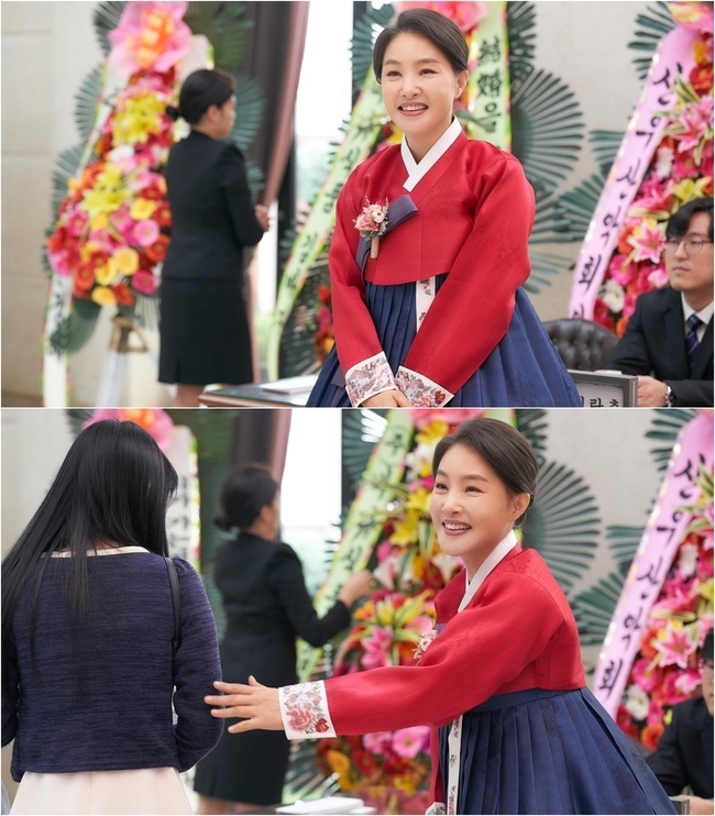 The first still cut of Park Ji-Young, the first work of JTBC drama Simón Pestana 2021, the two-part drama Path Out of Way, was released.The JTBC drama Simón Pestana Out of Path (director Jang Ji-yeon, playwright Choi I-so, production JTBC Studio), which will be broadcast on March 15, is a comic chase road drama in which the mother and daughter chase the groom who ran away after hitting the back of the marriage day.Park Ji-Young plays Kang Gyeong-hye, the mother of daughter Bae Suzy (Nam Ji-hyun), who is about to marriage.She was a child who had a mistake at a young age, but she is a strong mother who has a job like Bae Suzy so that she has never done it for her daughter.I named my daughter Bae Suzy to live like an entertainer of the same name that I would not have done a hard time, so Bae Suzy raised her hardship without knowing it.The problem is that the mother, who is positive, pleasant, likable to people everywhere, and who has survived the era of winning the championship if she does anything hard, and the 90s Bae Suzy, who is looking for a small happiness rather than desire, is too different.Finally, on the day of the marriage ceremony of the daughter who had hoped so, the journey that left with her daughter in search of the unseen son-in-law was inevitable.The still cut, which was unveiled on the 25th, contains a courtesy of wearing a fine hanbok and welcoming guests.The atmosphere of the day that should be happy and happy can be seen by the bright smile of her face.But if you imagine what will happen in just a few minutes, it is like that before the storm.Park Ji-Young, who has been in a lot of fun for a long time, said, I met a funny script. He expects a chewy character play that expresses any role as mine.The entire staff continued to take a pleasant shot together with the performance of Actor Park Ji-Young, who had fallen into the character completely since the first shooting, the production team said. Especially, Kimmy, a special mother and daughter created by Nam Ji-hyun and her breathing, is the biggest expectation point of this work.Meanwhile, Drama Simón Pestana is a compound word of drama and festival. It is the name of JTBCs one-act drama brand that wants to show various dramas regardless of material, genre, platform, format and quantity.Starting with People You Can Know in 2017, Path Out of Way will be broadcast on JTBC on March 15 and 16 at 9 p.m. on March 16, which will continue the reputation of well-made single-act drama Simón Pestana, including Hip Teacher, Midsummer Memories, Table Tennis Ball, Luwack Man, Hi Dracula, and Happiness ...(Photo Provision = JTBC Studio