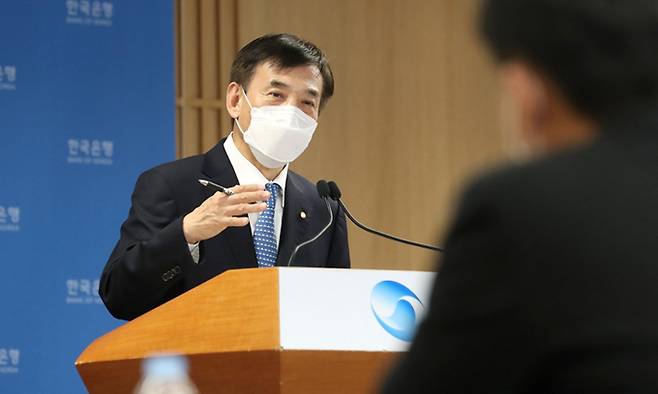 이주열 한국은행 총재가 25일 서울 중구 한국은행에서 열린 통화정책방향 기자간담회에서 발언하고 있다. 뉴시스