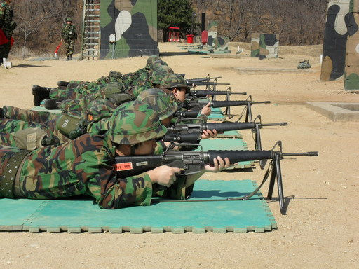 예비군 장병들이 M-16 소총을 사격훈련을 하고 있다. 세계일보 자료사진