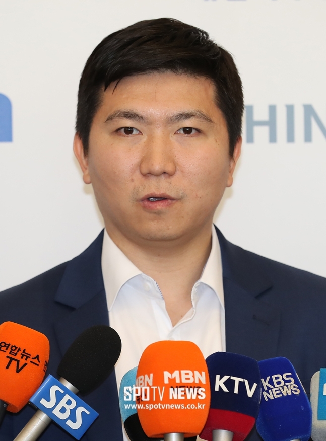 ▲ 유승민 IOC선수위원과 대한하키협회 이상현 회장은 25일 최근 불거진 하키계 논란에 대해 이야기를 나눴다.