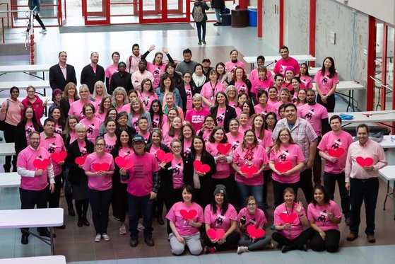 학교폭력 방지를 위한 2020년 핑크셔츠 캠페인 참여자들. [사진 CKNW 키즈 펀드 페이스북]