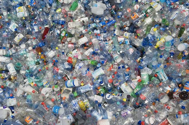 미국에서 페트병 플라스틱의 재활용률은 30%도 채 안 된다. 클립아트코리아 제공