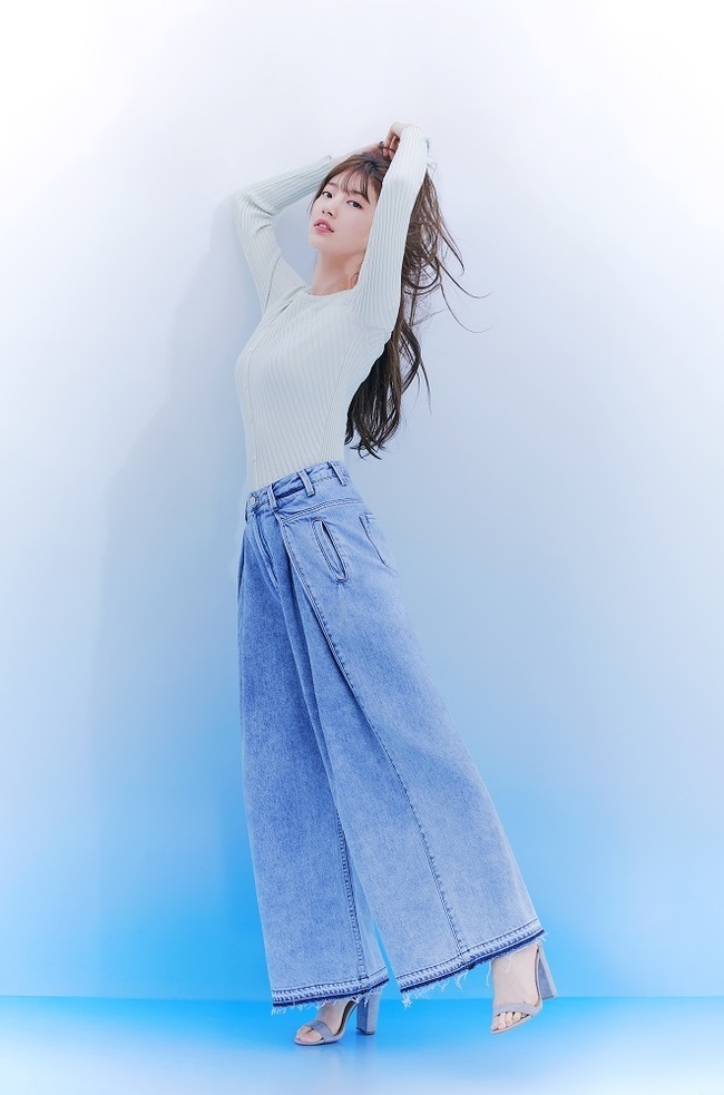 A Spring pictorial by Bae Suzy has been released.This picture, which was released on March 2, is a picture of Bae Suzy, who is being upgraded day by day, raising expectations for the upcoming spring.