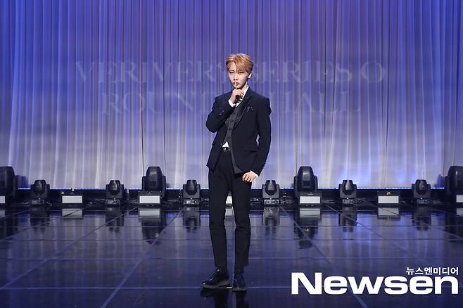Verivery A media showcase commemorating the release of the new single SERIES O [ROUND 1: HALL] was held online in the aftermath of COVID-19 on the afternoon of March 2.Verivery (Dongheon, Hotel pool, Gyehyeon, Yeonho, Yongseung, Kangmin) poses during photo time.Photos: Jellyfish Entertainment