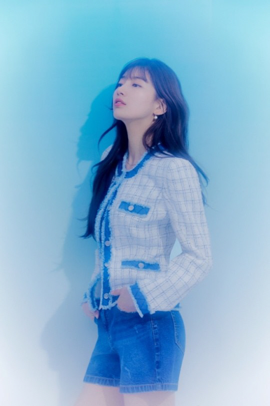 Bae Suzy filmed the total lifestyle brand GUESS (Ges) and the Spring Collection pictorial.Bae Suzy is a costume with spring freshness and warm feeling, and it has the same charm as Goddess of Spring.Photos
