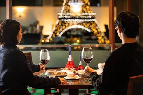 노보텔 앰배서더 서울 강남에서 파리 여행을 떠나는 컨셉트의 '알로 파리' 패키지