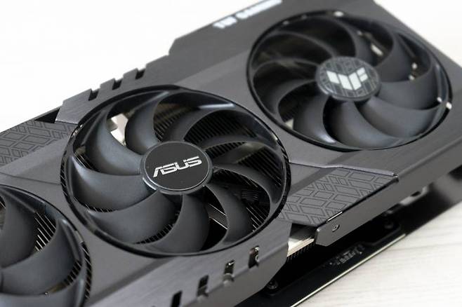 에이수스의 엑시얼 테크 쿨링팬이 적용돼있다. 출처=IT동아