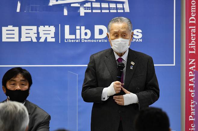 지난달 2일 요시로 모리 전 도쿄올림픽 조직위원장이 일본 도쿄 자유당사에서 열린 도쿄올림칙 조직위 회의에 참석해 발언하고 있다. 도쿄 |EPA연합뉴스