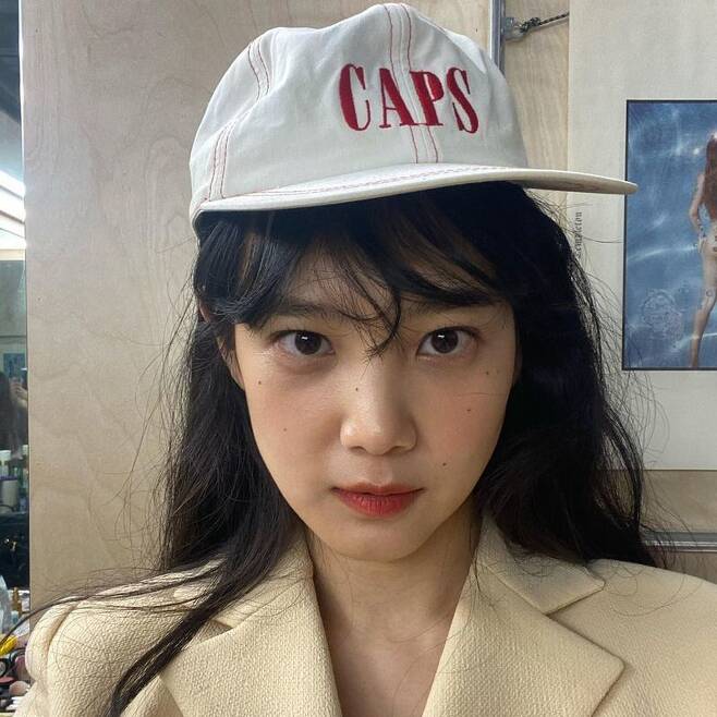 Actor Yoon Seung-ahh boasted an extraordinary charm for the package.Yoon Seung-ah posted a picture on his instagram on March 3 with the phrase Today.In the photo, Yoon Seung-ahh is staring at the camera with her makeup. Yoon Seung-ah also emits cuteness tHat suits the Cap Cap Cap.The netizens who saw this responded such as It is so cute and It is really beautiful.Yoon made his debut with Alex So Sore Horse music video in 2006 and has since appeared in Rainbow Romance, All My Love and The Sun in the Moon.