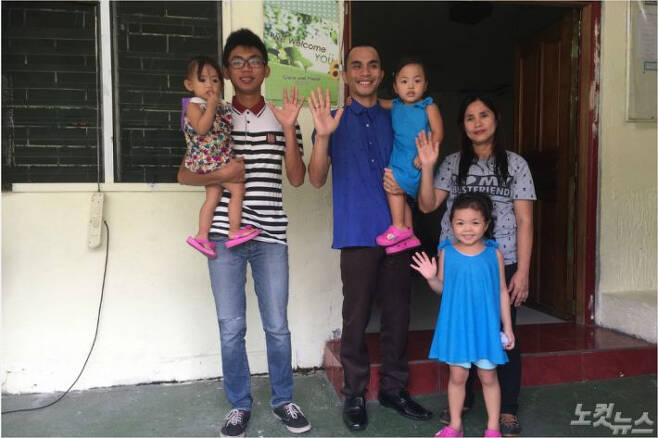 사진은 백영모 선교사의 석방을 위해 기도하는 필리핀 쿠바오 지역 목회자 가족.