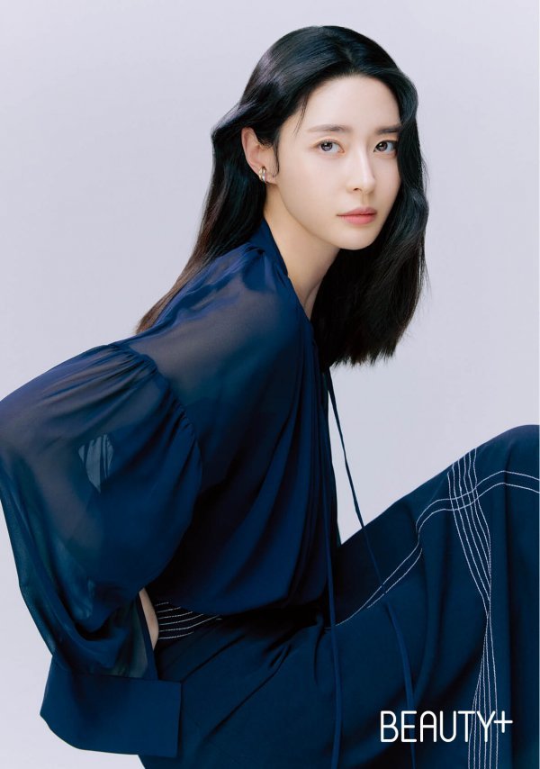 Magazine <Beauty> appeared as Hong Dae-in in the drama <Blade of the Phantom Master: Chosun Secret Investigation Team>, which ended with its highest audience rating of 14%, on the 9th, and released a beauty picture showing the flawless skin of Actor Kwon Nara, who was acclaimed for his first drama.Kwon Nara, famous for her humiliating skin beauty in her makeup, showed her natural beauty as it is in this picture.The completion of the goddess beauty showed off a clear and clean visual like a fairy, as if to prove that it was skin, and it showed off its elegant and alluring aura.Actor Kwon Nara, who proved the wider smoke spectrum for the first time through the drama <Blade of the Phantom Master>, tried hard to save the charm of the character in three dimensions.I think that Osua in Itaewon Klath and Hongdain in Blade of the Phantom Master are similar, but different.If there is pain but Sua chooses to compromise with reality, Dyne overcomes pain and goes forward.I wanted to express that part convincingly. In particular, I always feel sorry when the work is over.It is like a power that makes me play harder and harder, and I am acting one by one in this process. Kwon Nara, who thinks that chemistry with colleagues who are together in any work, is important, said, I am nervous when I work, but every moment I share my opinions with my peer actors and breathe, I liked Tikitaka.I felt like I came to the playground, he said, explaining why he was able to enjoy filming.I think that I should be a good person and a person who does my best every moment like many seniors, writers, and bishops I have met and experienced, rather than being an actor with a modifier now.On the other hand, Actor Kwon Nara, who has been recognized for both his impeccable acting ability and colorful character digestion ability in succession to <Blade of the Phantom Master> following his previous work <Itaewon Klath>, has emerged as a new box office guarantee check.She is always trying not to lose her initials with a positive mind, and I am already looking forward to what kind of character she will make the public feel excited next.Actor Kwon Nara, who has everything from unique beauty to humble attitude, can find the goddess visual picture with Siyenu in the March issue of Beautiful, the official SNS of Beautiful, and the website.