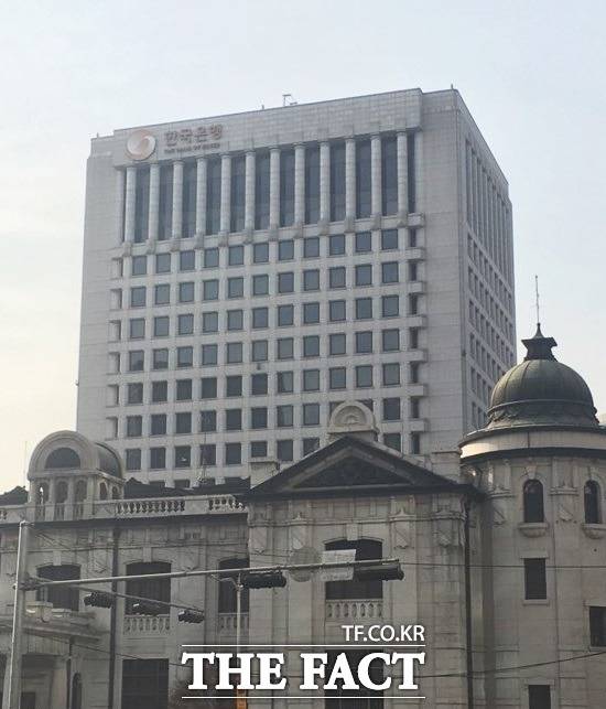 한국은행의 4일 발표에 따르면 지난해 국내총생산과 1인당 국민소득이 모두 감소했다. IMF 금융위기 이후 처음 있는 일이다. /더팩트DB