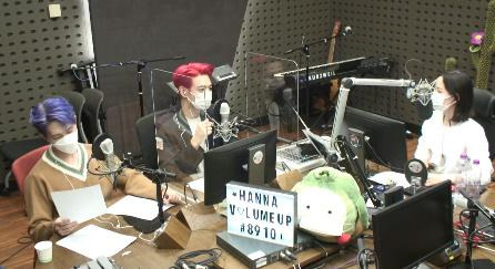 민호(가운데)가 KBS 쿨FM '강한나의 볼륨을 높여요'에서 태민에 대해 말했다. 보이는 라디오 캡처