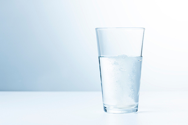 의학적으로는 유해물질이 없는 깨끗한 물이 몸에 가장 좋은 물이다./클립아트코리아 제공