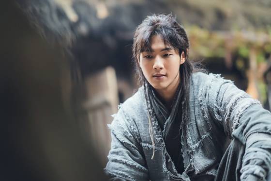 배우 지수가 '학교폭력' 가해 사실을 인정하고 사과하면서 출연 중인 드라마 '달이 뜨는 강'이 최대 위기에 봉착했다. /사진=빅토리콘텐츠 제공