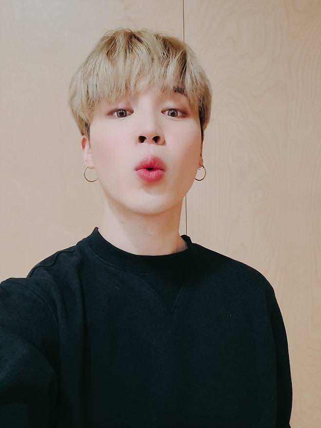 Group BTS member Jimin has released photos like Vitamin of Noon.Jimin posted two photos on the official BTS SNS on the afternoon of March 5, along with an article entitled Enjoy the remaining Haru today.In the photo, Jimin is showing a warm smile with his fingers drawn on V.BTS, which Jimin belongs to, was named as the nominee for the Best Pop Duo/Group Performance (Best Pop Duo/Group Performance) category for the Grammy Awards at United States of America on March 14 (local time) for the single Dynamite released on August 21 last year.Prior to this, BTS will participate in the online charity show Music On A Mission, which will be held on March 12, the United States of America Grammy Awards week, to help the music industry workers hit by Corona 19 Only.The performance will be hosted by the charity Musiccares, which is part of the United States of America Recording Academy, which hosts the Grammy Awards.Ticket sales revenue is all used to support the music industry workers who have been hit by Corona 19 Only.Donation is also continuing.According to the UNICEFKorea Committee on March 5, BTS, its agency Big Hit Entertainment and UNICEF signed a re-agreement for the LOVE MYSELF (Love Myself) campaign.BTS, which collected a total of 3.3 billion won in donations through this campaign, will sponsor UNICEFs End Violence campaign #ENDviolence by 2022 after the signing of the re-concordance.To this end, we will raise funds for the sales of LOVE MYSELF products and the proceeds of LOVE YOURSELF album.Separately, BTS donates 500,000 Family Dollars each year, a total of 1 million Family Dollars (about 1,129.5 million won) for two years to the UNICEFKorea Committee.Jimins personal donations are also steady. According to the Jeollanam-do Office of Education last August, Jimin was delighted with the scholarship fund of 100 million won for the South Jeolla Province Future Education Foundation.Jimin was inducted into the South Jeolla Province Education Hall of Fame as a contributor to the development of education in South Jeolla Province.Earlier, Jimin supported the school uniforms for his alma mater, Busan Donghoe Elementary School juniors in 2018, and he also enjoyed 100 million won for low-income students.Jimin donated 100 million won in educational donations to the 2019 Busan Metropolitan Office of Education.Jimins donations were used for low-income students at 16 schools in the Busan area, including the Busan Arts Center, Geumsacho, Geumgok, Gamcheon, and Busan Jinsang.In February last year, it was announced late that 1,200 bookshelves were replaced for all students of Busan Arts High School.Jimin was a good deed in the heart of his juniors, but he did not inform him that he was a donor, and asked him to replace the bookshelf during the winter vacation.