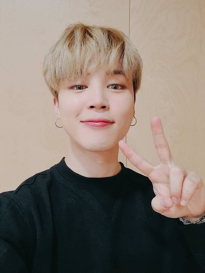 Group BTS member Jimin has released photos like Vitamin of Noon.Jimin posted two photos on the official BTS SNS on the afternoon of March 5, along with an article entitled Enjoy the remaining Haru today.In the photo, Jimin is showing a warm smile with his fingers drawn on V.BTS, which Jimin belongs to, was named as the nominee for the Best Pop Duo/Group Performance (Best Pop Duo/Group Performance) category for the Grammy Awards at United States of America on March 14 (local time) for the single Dynamite released on August 21 last year.Prior to this, BTS will participate in the online charity show Music On A Mission, which will be held on March 12, the United States of America Grammy Awards week, to help the music industry workers hit by Corona 19 Only.The performance will be hosted by the charity Musiccares, which is part of the United States of America Recording Academy, which hosts the Grammy Awards.Ticket sales revenue is all used to support the music industry workers who have been hit by Corona 19 Only.Donation is also continuing.According to the UNICEFKorea Committee on March 5, BTS, its agency Big Hit Entertainment and UNICEF signed a re-agreement for the LOVE MYSELF (Love Myself) campaign.BTS, which collected a total of 3.3 billion won in donations through this campaign, will sponsor UNICEFs End Violence campaign #ENDviolence by 2022 after the signing of the re-concordance.To this end, we will raise funds for the sales of LOVE MYSELF products and the proceeds of LOVE YOURSELF album.Separately, BTS donates 500,000 Family Dollars each year, a total of 1 million Family Dollars (about 1,129.5 million won) for two years to the UNICEFKorea Committee.Jimins personal donations are also steady. According to the Jeollanam-do Office of Education last August, Jimin was delighted with the scholarship fund of 100 million won for the South Jeolla Province Future Education Foundation.Jimin was inducted into the South Jeolla Province Education Hall of Fame as a contributor to the development of education in South Jeolla Province.Earlier, Jimin supported the school uniforms for his alma mater, Busan Donghoe Elementary School juniors in 2018, and he also enjoyed 100 million won for low-income students.Jimin donated 100 million won in educational donations to the 2019 Busan Metropolitan Office of Education.Jimins donations were used for low-income students at 16 schools in the Busan area, including the Busan Arts Center, Geumsacho, Geumgok, Gamcheon, and Busan Jinsang.In February last year, it was announced late that 1,200 bookshelves were replaced for all students of Busan Arts High School.Jimin was a good deed in the heart of his juniors, but he did not inform him that he was a donor, and asked him to replace the bookshelf during the winter vacation.