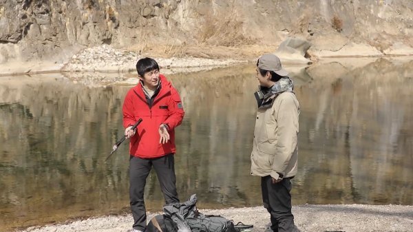 MBC I Live Alone (planned by Ahn Soo-young / director Huh Hang Kim Ji-woo) will be shown a friendship Travel for the harmony between Henry Lau and Kian84.Arriving at base camp, Kian84 begins preparations to set fire to the ground.Henry Lau, a professional planner, argues with Kian84, who holds a shovel to make room for fire, insisting that he plan to plan Do not think first.The Just Two Its Kian84, which began digging unconditionally, and Henry Lau, who is planning to start with the plan,), and it is focused on whether they can succeed in unity.After preparing to fire at the end of twists and turns, Kian84 and Henry Lau are worried about what How to fire.Kian84 proposed a somewhat reckless How that he saw in the movie, and Henry Lau begins to look for another How, saying, Thats a movie.In a sudden fire fighting confrontation, I wonder who will succeed in fire first.Henry Lau and Kian84, who are showing the drama and the drama, continue to chatter with the so-called Hengi brothers, and Henry Lau confesses that we do not seem to fit and amplifies the curiosity about what ending Ansook Bromance will be.MBC I Live Alone