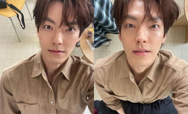 Actor Kim Woo-bin made his fans feel excited by releasing a self-portrait with handsome visuals.Kim Woo-bin caught his eye by posting a picture without any comment through his instagram  on the 7th.Kim Woo-bin in the photo is posing while staring at a Selfie. Kim Woo-bin in a beige shirt captivates his eyes with handsome sculpture visuals and masculine charm.An intense icon-tack induces a heartbeat and creates admiration.On the other hand, Kim Woo-bin will find fans through the movie Alien.