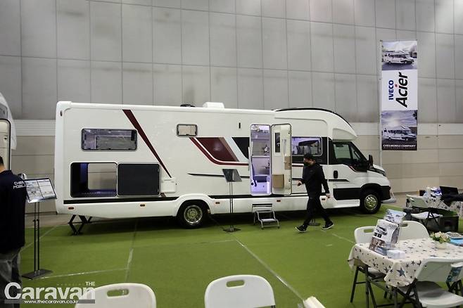 국내 모터홈 역사를 새로 쓴 이베코 기반의 제일모빌 아씨에(Acier) 900 캠핑카