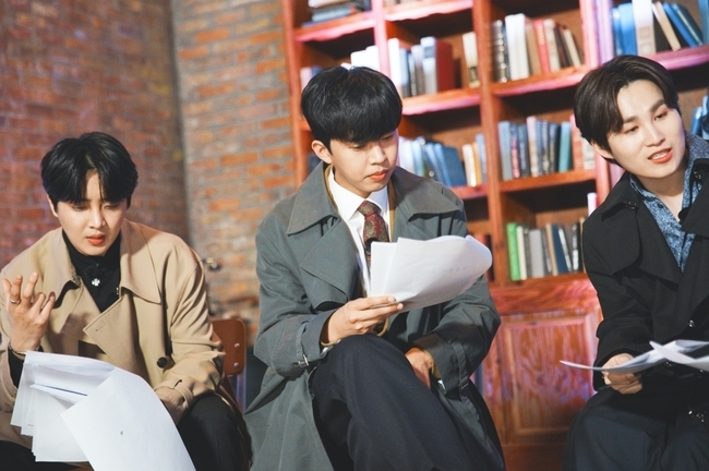Mulberry monkey school Lim Young-woong - Young Tak - Lee Chan-won - Jang Min-Ho - Kim Hie-jae - Huang Yun women will go to Action actor Top Model.In the 42nd episode of the TV Chosun Mulberry monkey school: Life school broadcast on March 10, Mr. Trotmen visits Action School to be reborn as a real action actor and meets actor Park Sung-woong.Park Sung-woong has launched support fire, releasing action acting know-how from fighting to shooting and wire.Mr. Trotmen, who had a strong enthusiasm for acting action, cheered when Kim Sun-woong, a martial arts director who played in many movies from Shinsegae to Veteran following Park Sung-woong, appeared in a surprise appearance.Mr. Trotmen then took a careful one-point lesson from Park Sung-woong and Kim Sun-woong, who joined forces, and then Top Model in the fighting scene.On the other hand, Kim Hie-jae and Huang Yun women, who played fist battles, turned their posture into techno dance battles and laughed at everyone.Since then, the Flower of Action wire action training has begun, and Lim Young-woong - Young Tak - Jang Min-Ho has predicted sliding action, Lee Chan-won - Kim Hie-jae - Huang Yun women predicted top model and cool explosion wire action in descending action.In particular, Lim Young-woong has completely digested the wire action and attracted the praise of Hero!, while Young Tak has become a Young Tak Bond who cleans the floor while showing sliding action.Mr. Trotmen, who has completed all preparations, has started acting as Noirs Jungseok and the best action movie of the day A Better Tomorrow.Action School - After the full-blown charge, Mr. Trotman was the first to top model in full-scale acting.In addition, Lim Young-woong, who has emerged as a prospect for the action movie by watching wire action, has raised the expectation of the field with the outstanding performance of acting and laughter at the first Top Model of Noir acting.In addition, Park Sung-woong, the noir itself, presented a limited lecture that can not be seen anywhere, even conveying the custom honey tip of act as a song, and Mr. Trotman said, I am different from learning.Then, while Lim Young-woong and Jang Min-Ho, who laughed at Lee Chan-wons overaction, were on the verge of forced exit, the actress who was invited by Park Sung-woong was surprised and the studio was covered with excitement.It is noteworthy who the actress who surprised Mr. Trotmen, and whether Mr. Trotmen can finish the A Better Tomorrow performance safely.