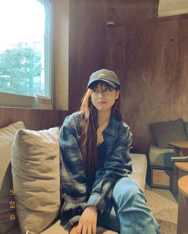 CLC Jang Seung-Smoking cut off her bangs and boasted an extraordinary heap.Jang Seung-Smoking posted five photos on her Instagram page on March 10.In the photo, Jang Seung-Smoking is wearing a hat with bangs down; Jang Seung-Smoking showed off her girl crush in everyday life in a natural style.The pine tree, which saw this, commented, It looks a lot different from the bangs I showed you. Jang Seung-Smoking replied, Its like that.