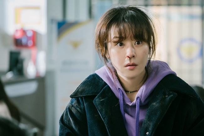 Choi Kang-hee and Lee Re are also caught in the police station, which stimulates curiosity about what will happen this time.KBS 2TV drama Hi? which will be broadcast on March 11th.Its me! (playplayplay by Yoo Song-i/dlee rector Lee Hyun-seok/Produced Beyond Jay, Ace Maker Movie Works) In the 8th episode, 37-year-old Hani (Choi Kang-hee) and 17-year-old Hani (Lee Re Boone) are taken to the police station and investigated side by side.In this regard, the production team unveiled a still cut that is being investigated in front of the Detective with the two Hani in a mess.The two hani in the still cut captures the eye by guessing the situation at the time of the fight, when the Coffys and the hair is scattered.I am ashamed of my head, but I am curious about what happened to them in the dignified appearance of two Hani who point side by side toward somewhere.The 37-year-old Hanis police department is already the fourth since the beginning of Hi? Its Me!, and even the Detective in charge of the investigation on the appearance of a familiar face will express his gratitude by saying hi.What is the case that made the two Hani coincide for a long time, and the reality of the episode that made the two Hani who did not go anywhere and do not go to the nose is broadcast on the 11th.Its me! You can check it out in the eighth.