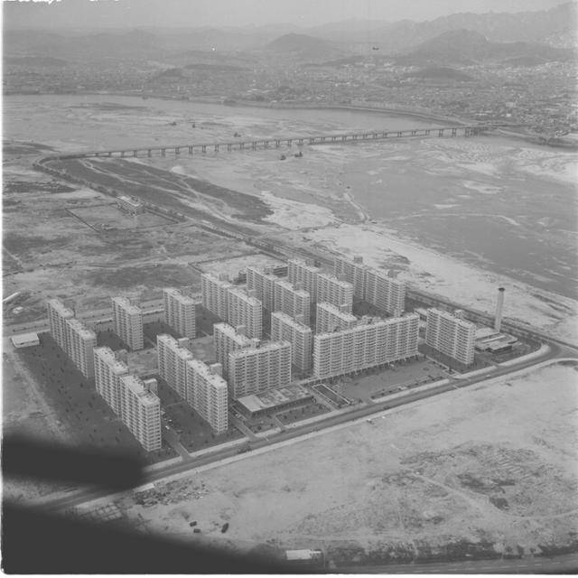 완공 이후인 1973년 여의도 시범아파트와 서울대교(현 마포대교) 모습. 서울시 제공
