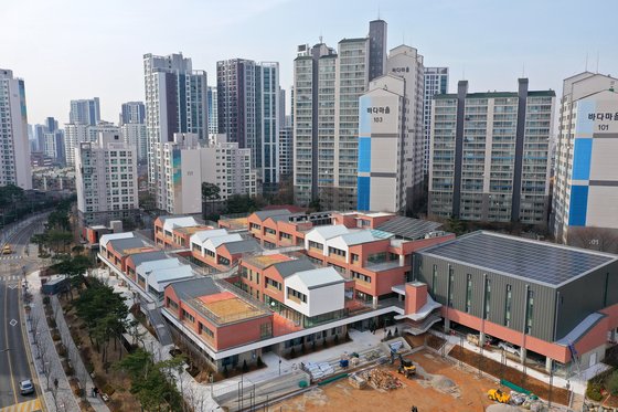 2021년 3월에 개교한 서울 영등포구 신길중학교는 '집보다 더 집 같은 학교'를 목표로 지어졌다. 장진영 기자