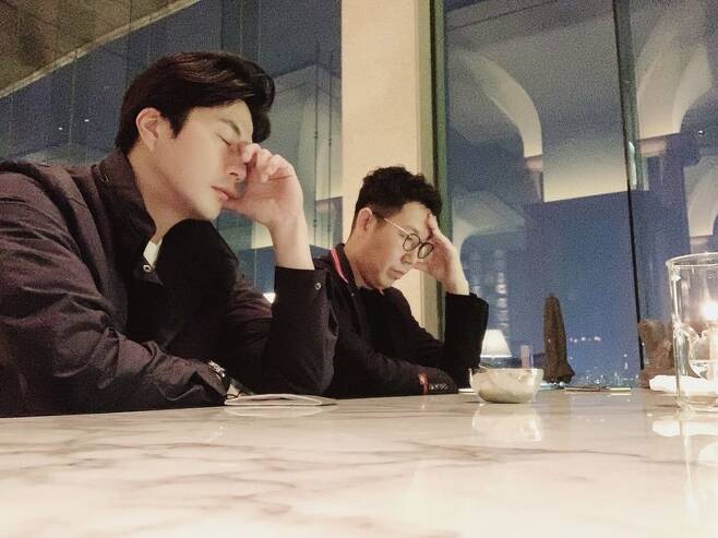 Kim Young-chul was delighted to share the situation with Kwon Sang-woo and White Day.Kim Young-chul said on March 15th, I arrived at the restaurant yesterday and found out that it was White Day.Wow, it was 3/14 days yesterday! They were all couples, but the chef said it was funny, Oh, you came to talk about business. What business was posted with the article.In the open photo, Kwon Sang-woo and Kim Young-chul laughed while holding their hands on their foreheads and posing as if they were in trouble.The breathing of the two men who posed stands out.Kim Young-chul said, The funny thing is that February 14th Valentine Day is Iruma, Kwon & I lunch. The really funny thing is to send Eve Sangwoo on December 24th.So I went around and ate meat at Sangwoos house! Son Tae-young. That was fun.I will see you again. He added that he was coincidentally with Kwon Sang-woo every anniversary.
