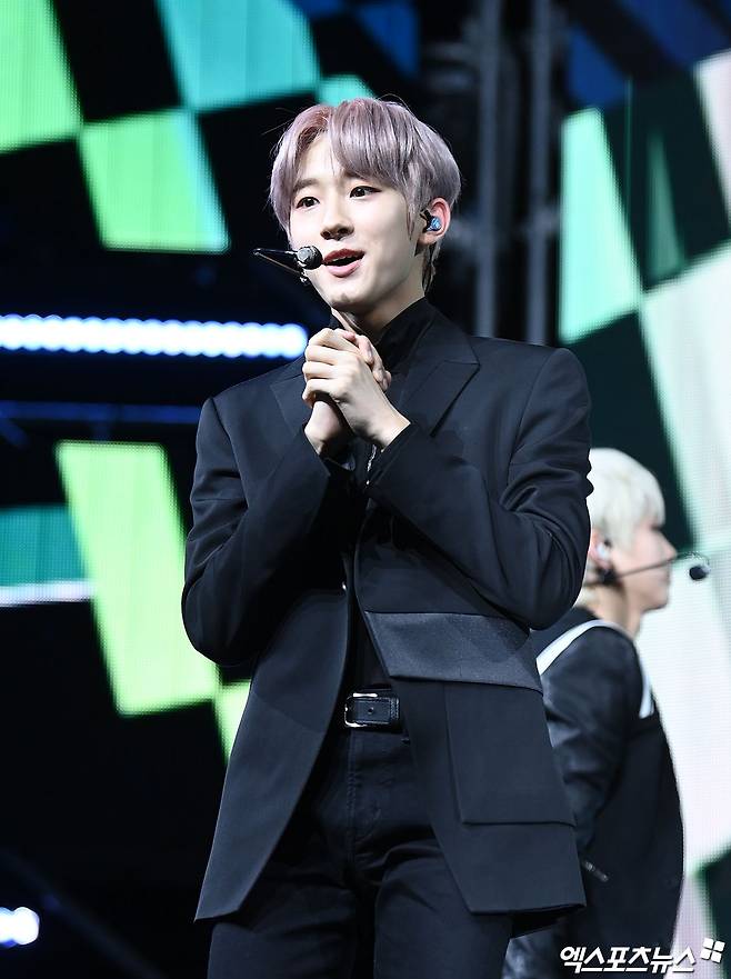 On the afternoon of the 16th, a showcase was held to commemorate the release of the second mini album A Better Tomorrow (A Vera Tomorrow) in the group dripin at the Seoul Gwangjang Dong Yes24 Live Hall.Dripin Kim Min-seo, who attended the showcase on the day, is showing the stage.