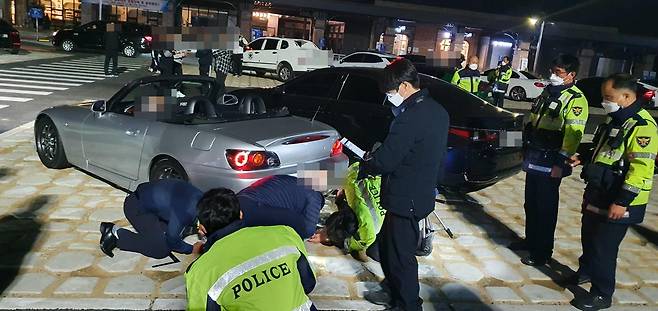 '불법개조차량 단속 중인 경찰' [경기북부경찰청 제공. 재판매 및 DB금지]