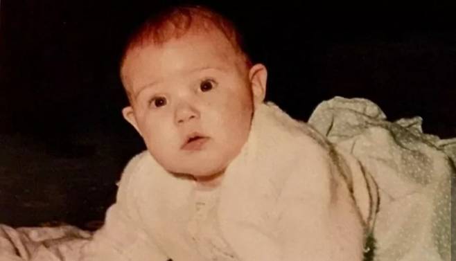 레베카 샤록은 엄마 자궁 속 일까지 기억하는 ‘과잉기억증후군’을 앓고 있다. 레베카 샤록의 어렸을 때 사진. 트위터 캡처