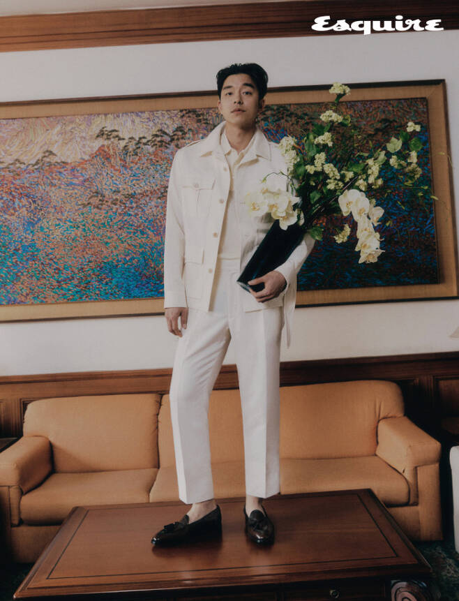 Actor Gong Yoo has emanated a brilliant charm.Gong Yoo recently featured the April issue of Esquire.On the day of the cover of Esquire, I made a smooth joke and led the atmosphere of the filming scene to the fullest.Gong Yoo is planning to make a screen comeback with Seo Bok since 82-year-old Kim Ji-young in 2019.In the interview, Gong Yoo said, The time for Seo Bok to be released has passed.We can say hello to OTT service Teabing and Seo Bok, which will be released at the same time at the theater on the 15th of next month, as well as the special appearance Wonderland and the last of the filming, the Sea of ​​Silence, he said.Seo Bok, which has been expected to be the main film of Gong Yoo and Park Bo-gum, has been postponed once in December last year.In 2016, Gong Yoo had a year of Gong Yoo with many works at once successful.That year, he was loved by Nam and Husband, Minjung, and Busan on the screen including Lonely and brilliant God Goblin.Gong Yoo also expressed expectations for his long-time return, Seo Bok.I think this work has attracted the genre of science fiction, and the appearance is a blockbuster, but I think it is a philosophical story, said Gong Yoo. Even if the essence of this film is not conveyed as much as the audience wants, I thought it was worth a challenge and worth a try.The story of Gong Yoos pictorial and detailed story can be found in the April issue of Esquire.