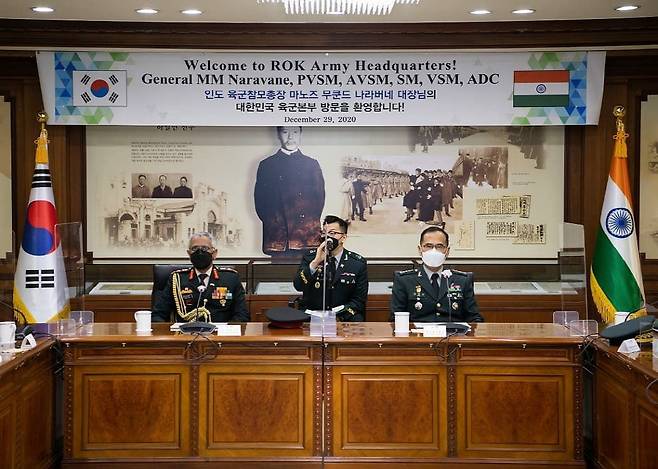 지난해 12월에는 마노즈 무쿤드 나라버네인도 육군참모총장이 우리나라를 방한해 우리 군 주요 지휘관들을 만나고 돌아갔다.