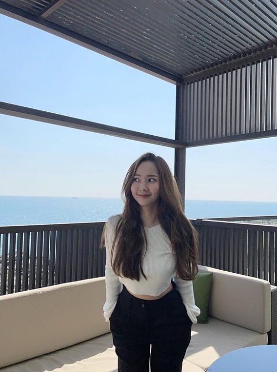 Actor Park Min-young reveals relaxed routinePark Min-young posted two photos on his SNS on the 25th with an article called dadadada.Park Min-young in the public photo poses with Qingming sky and sea behind.The knit croppy and black pants add a casual yet stylish look, and the more brilliant visuals catch my eye with a fresh smile.Fans who encountered the photos responded such as Picture itself, It is so beautiful and Beautiful looks that clears the eyes.Meanwhile, Park Min-young appeared in Netflixs original entertainment show You Are the Beginner! Season 3 released in January, and is currently considering appearing in a new drama In-house Love Cruelty.