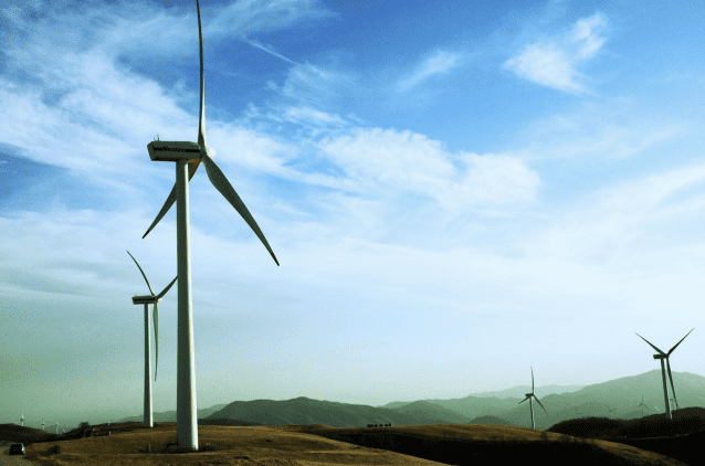강원 대관령 산맥에 위치한 풍력발전기. 사진=Pixabay