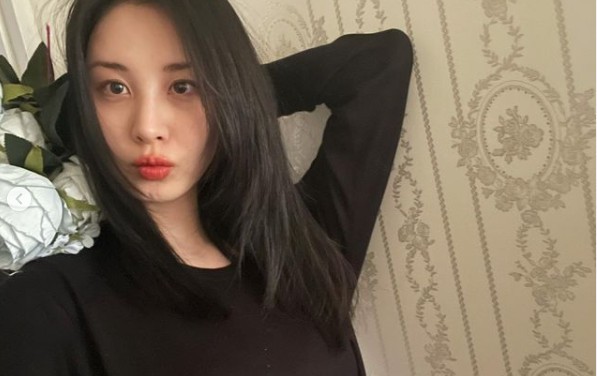 Actor and singer Seohyun caught the eye by revealing the current situation full of pure innocence.Seohyun posted a picture on his Instagram on the 26th with an article called Miss U.In the photo, Seohyun poses with a big flower.Transformed in black costumes with black hair, Seahoun is admirable with a brilliant goddess beauty and neat charm.The netizens responded, It is so beautiful and Black dyeing is good.Meanwhile, Seohyun will find fans through the Netflix film Moral Sense (Gase).