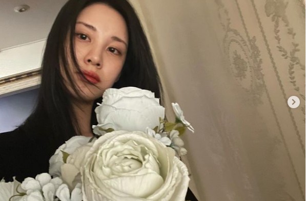 Actor and singer Seohyun caught the eye by revealing the current situation full of pure innocence.Seohyun posted a picture on his Instagram on the 26th with an article called Miss U.In the photo, Seohyun poses with a big flower.Transformed in black costumes with black hair, Seahoun is admirable with a brilliant goddess beauty and neat charm.The netizens responded, It is so beautiful and Black dyeing is good.Meanwhile, Seohyun will find fans through the Netflix film Moral Sense (Gase).