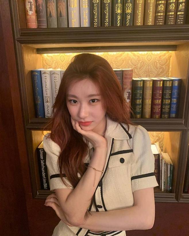 ITZY Chaeryeong has blown cute Hearts to fansChaeryeong posted four photos on his instagram on March 31, along with the phrase Thursday 5 oclock Civilization Express!!In the photo, Chaeryeong is wearing a tweed jacket and wearing a hand.Chaeryeong thrilled fans with unique Garma also being a Perfect match.The netizens who saw this responded such as I thought it was a queen, Chaeryeong is so beautiful and I want to send Hearts too.Chaeryeong has appeared in the K-pop star season with his former sister Lee Chae-yeon.He later appeared on SIXTEEN to shine his face and debut to ITZY in 2019.ITZY, which Chaeryeong belongs to, released Dala Darla, ICY, WANNABE and Not Shy.Chaeryeongs sister Lee Chae-yeon is in the final ranking of Mnet Produce 48 and is working as an eye.