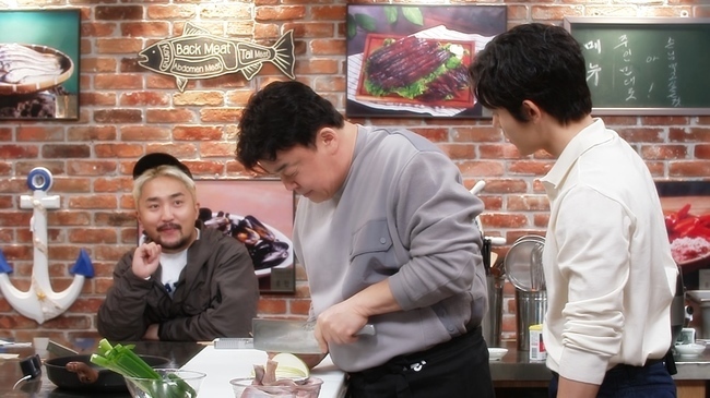 Baek Jong-won bought Yang Se-hyeong Wakame RecipeOn April 1, SBS Maman Square will feature a recipe of the past using Ulsan Dabs and Busan captain Wakame.The menu, prepared by the Nongbenzers for the citizens, was none other than the Dabs Gangjeong. Citizens could not hide their expectations from the dabs Gangjeong visuals that were fried in brown before their eyes.On the other hand, some citizens who are worried about not liking fish were caught.For a while, he began to pour out praise, saying that the cooking was completed and the citizens who tasted the Baek Jong-won table Dabs Gangjeong were delicious.Even the citizen who did not like Dabs is the back door that praised I did not like Dabs but I should like Dabs as soon as I ate the Baek Jong-won table Dabs Gangjeong.The Baek Jong-won table Dabs Gangjeong Recipe, which has eliminated the citizens favor, raises questions.On the other hand, Yang Se-hyeong and Yoo Byung-jae, who were defeated in the cooking show last week, started to boil ramen using Wakame.In the kitchen, Yang Se-hyeong told Yoo Byung-jae about the flashing ideas he had come up with the night before, and began to grind his life without hesitation.Yoo Byung-jae, who looked at it from the side, could not hide his anxious eyes in the shocking visuals of Wakame ramen, which he had never seen before.Yang Se-hyeong also appeared anxious, predicting the failure of Wakame ramen.